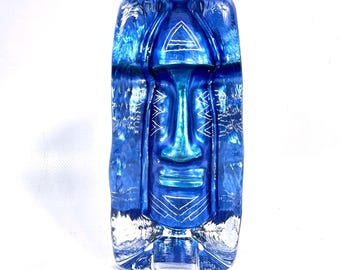 Blue glass face sculpture – sea glasbruk, scandinavian modern
