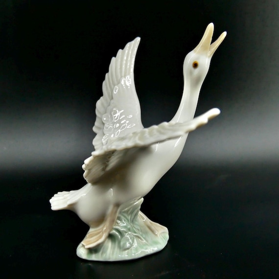 【美品】ビンテージ　リヤドロ　アヒル　陶器　置物　インテリア　工芸品A3090 リヤドロ「空飛ぶアヒル」の置物 – 陶器製の鳥 - Etsy 日本