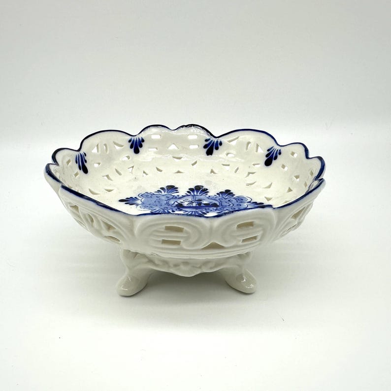 Vintage delft style porcelain bowl – blue & white reticulated footed dish, windmill scene, 16 cm image 8