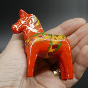 Vintage wood Red Dala Horse - Nils Olsson Dala Häst  - Traditional Folk Art from Sweden