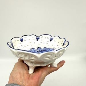 Vintage delft style porcelain bowl – blue & white reticulated footed dish, windmill scene, 16 cm image 9