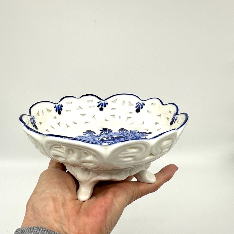 Vintage delft style porcelain bowl – blue & white reticulated footed dish, windmill scene, 16 cm image 9