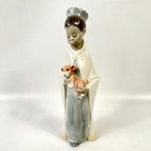 Figura de Lladró: niño coronado sosteniendo un cordero, figura religiosa del nacimiento. imagen 10