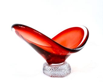 Vintage Scandinavian Red Art Glass Bowl – Freeform Pedestal Design, Mid-Century