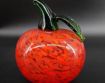 Mid-Century Kosta Boda Glass Red Apple with Leaf – Hand-Blown Art Glass Fruit Sculpture
