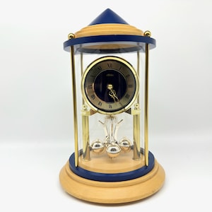 Horloge anniversaire - Horloge de cheminée à dôme en verre et quartz par Haller, Allemagne, pendule rotative