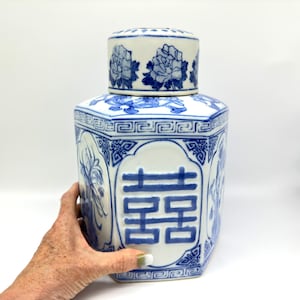 Blue and White Porcelain Ginger Jar: Chinese Double Happiness, Peony Design (28cm)