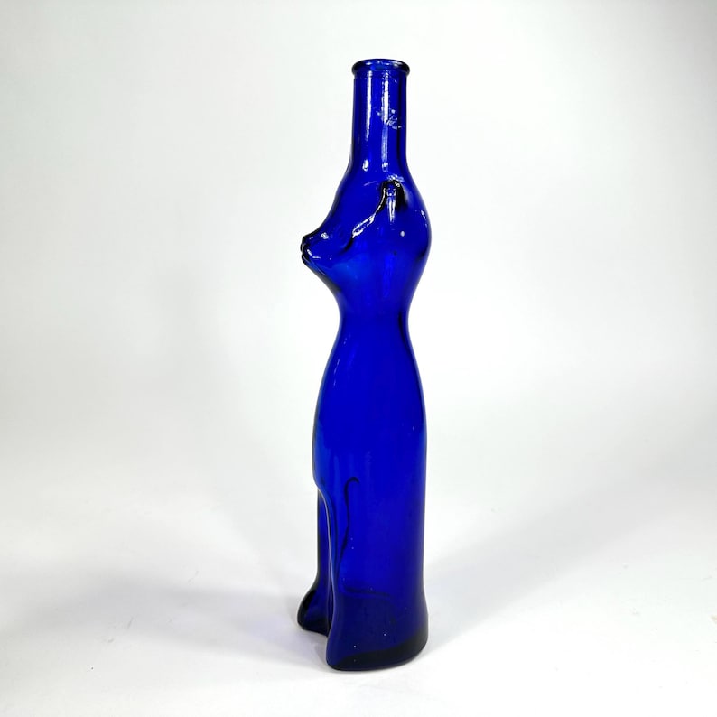 Bottiglia vintage in vetro blu con un simpatico gatto – decanter da collezione, vaso o portacandele immagine 5