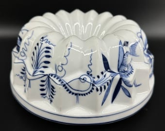 Large Vintage Ceramic Jelly Mold – Swedish Rustic Kitchen Decor, Blue & White Farmhouse Pottery