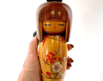 Vintage Japanese Kokeshi Doll – Hand-Painted Wooden Figurine, Signed Base, 18 cm
