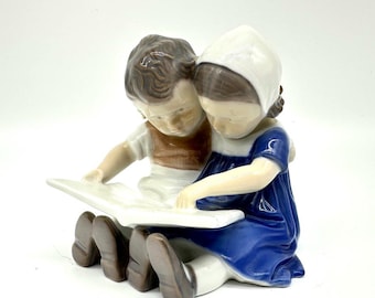 Vintage Bing & Grøndahl Porcelain Figurine – "Children Reading" – Danish Copenhagen Collectible, Model 1567