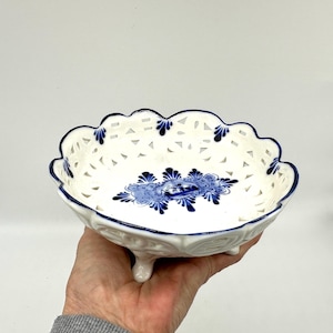 Vintage delft style porcelain bowl – blue & white reticulated footed dish, windmill scene, 16 cm image 10