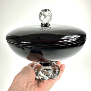 Seltene Amethyst Sockel Schüssel mit Deckel von Bo Borgström Åseda Glasbruk – 1960er Jahre Schwedisches Mid Century Modern Art Glas