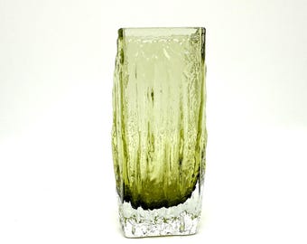 Green art glass vase: mid-century scandinavian decor, 15cm