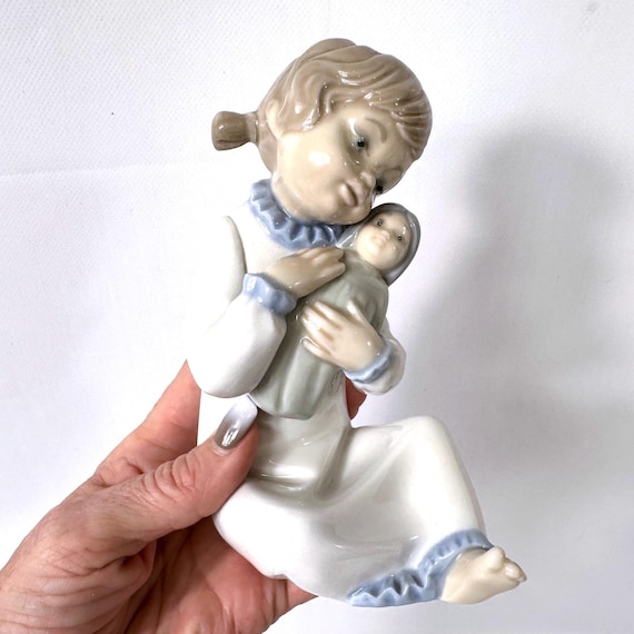 人形を持つ磁器の少女、リヤドロ・ザフィール、1970年代 - Etsy 日本