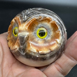 Vintage Italian Alabaster Owl Paperweight – Hand-Carved Marble Bird, 1970s