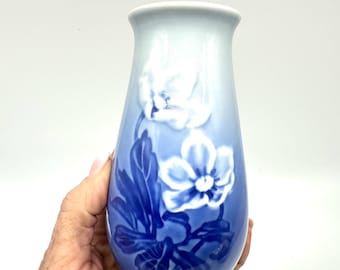 Vintage Bing & Grøndahl Vase: Hand-Painted Floral Porcelain, Denmark, Model 678