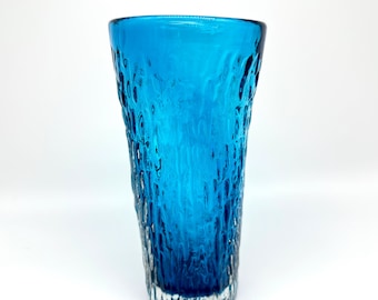 Scandinavian Art Glass Vase – Textured Ice Blue Design, 17 cm