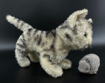 Chat tigré Steiff vintage avec souris pompon fabriqué en 1950 - Animaux allemands en peluche pour les collectionneurs de jouets.