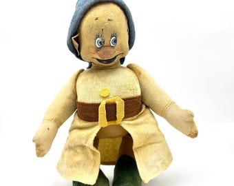 Vintage snow white dwarf doll, fully jointed, original clothing, hand-painted face, c. 1930s