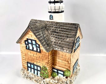 Vintage Ceramic Cookie Jar Lighthouse – Hand-Painted Cottage Design, 28 cm Tall