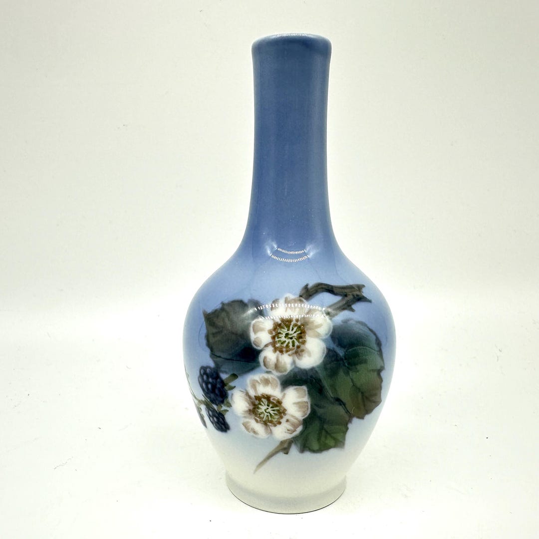 ロイヤルコペンハーゲン 磁器の花瓶 – キイチゴとブラックベリーの