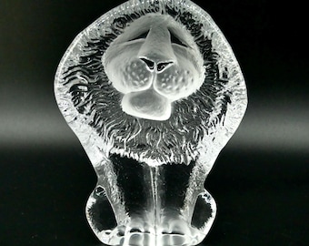 Vintage Art Glass Lion Paperweight Sculpture – Designed by Mats Jonasson, Sweden