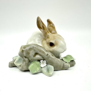 Vintage Lladro Porcelain Rabbit Figurine – Handcrafted Spain Bunny with Flowers