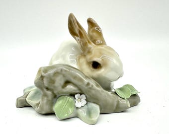 Vintage Lladro Porcelain Rabbit Figurine – Handcrafted Spain Bunny with Flowers