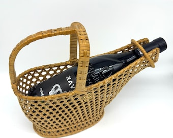Vintage Woven Wine Bottle Basket – Mid-Century Rattan Carrier with Ring Support – French Table Service Decor, Boho Picnic Accessory