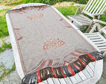 Vintage hand embroidered tablecloth: floral design with rich fringes