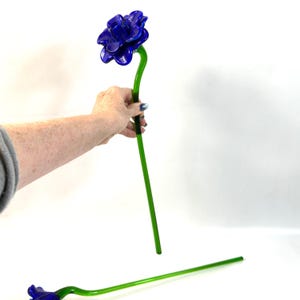 Blue art glass flower sculpture – murano style hand-blown glass stem, 50cm image 6