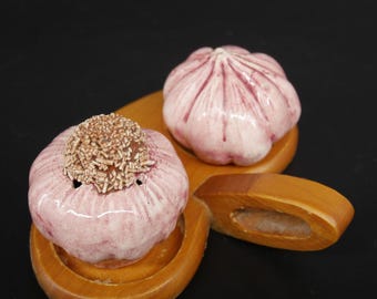 Ceramic onion salt and pepper shakers – mid-century kitchen decor