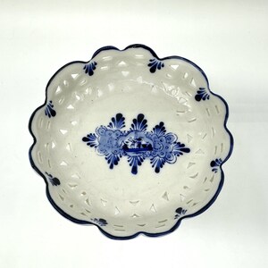 Vintage delft style porcelain bowl – blue & white reticulated footed dish, windmill scene, 16 cm image 4