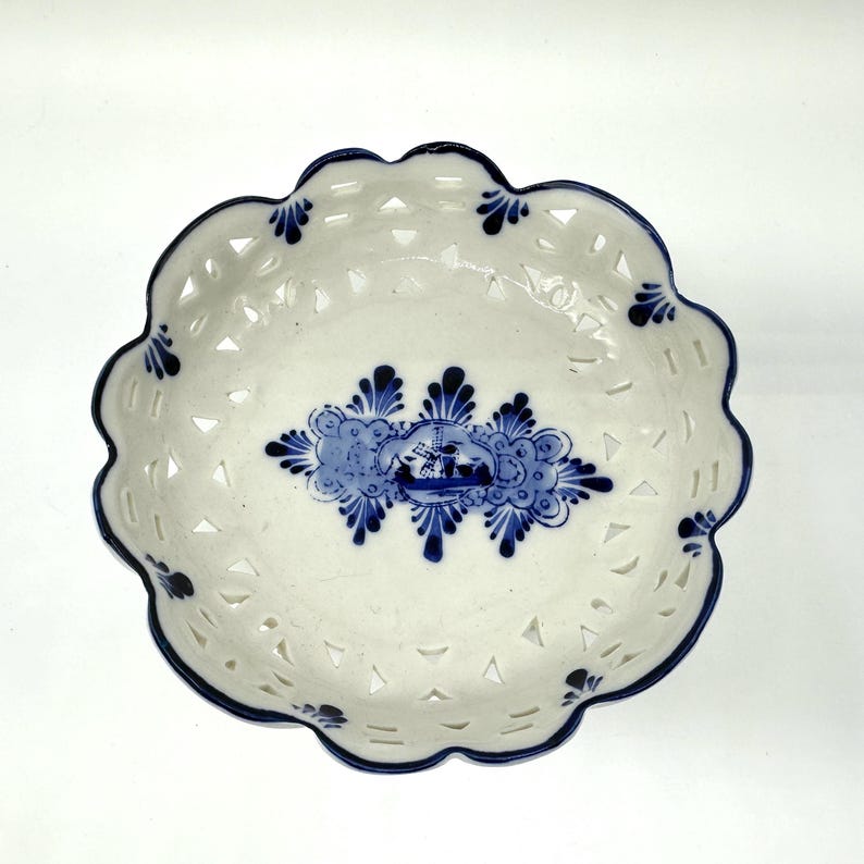Vintage delft style porcelain bowl – blue & white reticulated footed dish, windmill scene, 16 cm image 4