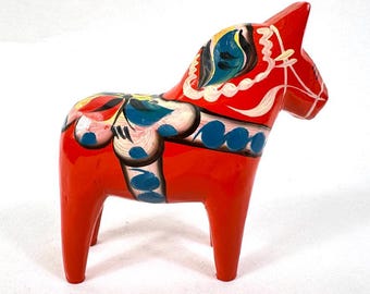 Vintage Swedish Dala Horse Figurine – Hand-Painted Red Wooden Folk Art, 10 cm