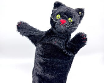 シュタイフのボタン付き黒猫のハンドパペット – モヘアのぬいぐるみ