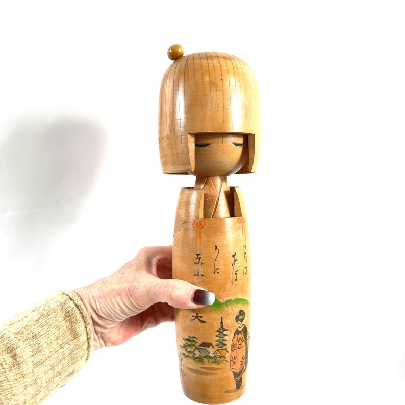 Lalka Kokeshi, duża, zabytkowa japońska figurka z drewna w stylu ludowym Showa zdjęcie 9