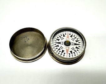 Vintage Military-Style Compass – Heavy Metal Pocket Compass with Rotating Bubble Level