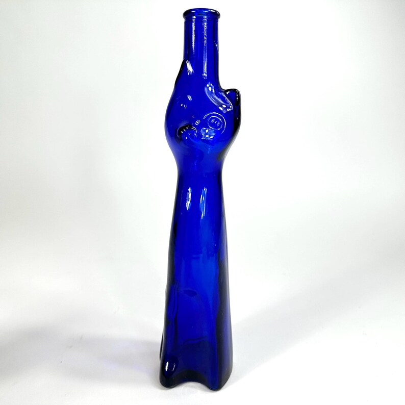 Bottiglia vintage in vetro blu con un simpatico gatto – decanter da collezione, vaso o portacandele immagine 7