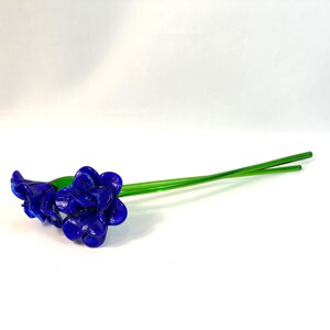 Blue art glass flower sculpture – murano style hand-blown glass stem, 50cm image 2