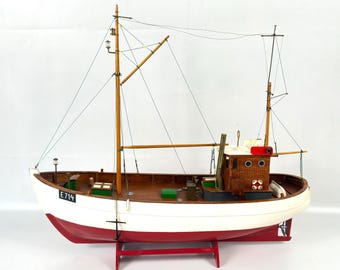 Vintage wooden fishing boat model – handcrafted nautical decor, 50cm