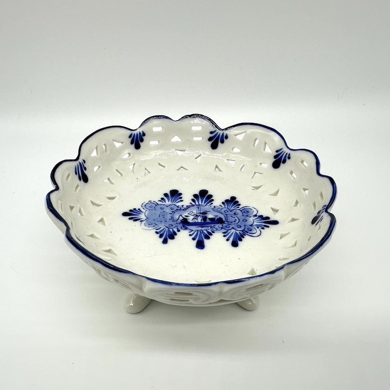 Vintage delft style porcelain bowl – blue & white reticulated footed dish, windmill scene, 16 cm image 2