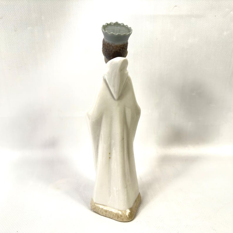 Figura de Lladró: niño coronado sosteniendo un cordero, figura religiosa del nacimiento. imagen 5