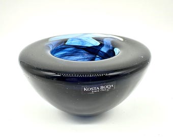 Kosta Boda Atoll Bowl: Dark Blue Swirl Scandinavian Art Glass, Anna Ehrner 1990s