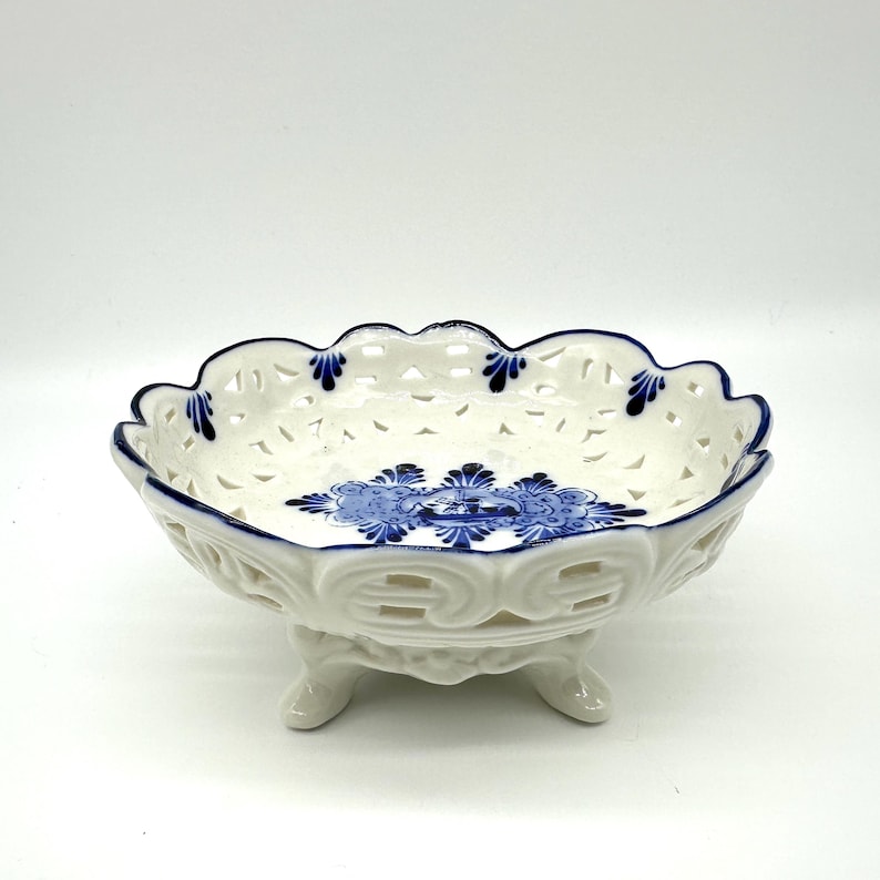 Vintage delft style porcelain bowl – blue & white reticulated footed dish, windmill scene, 16 cm image 1