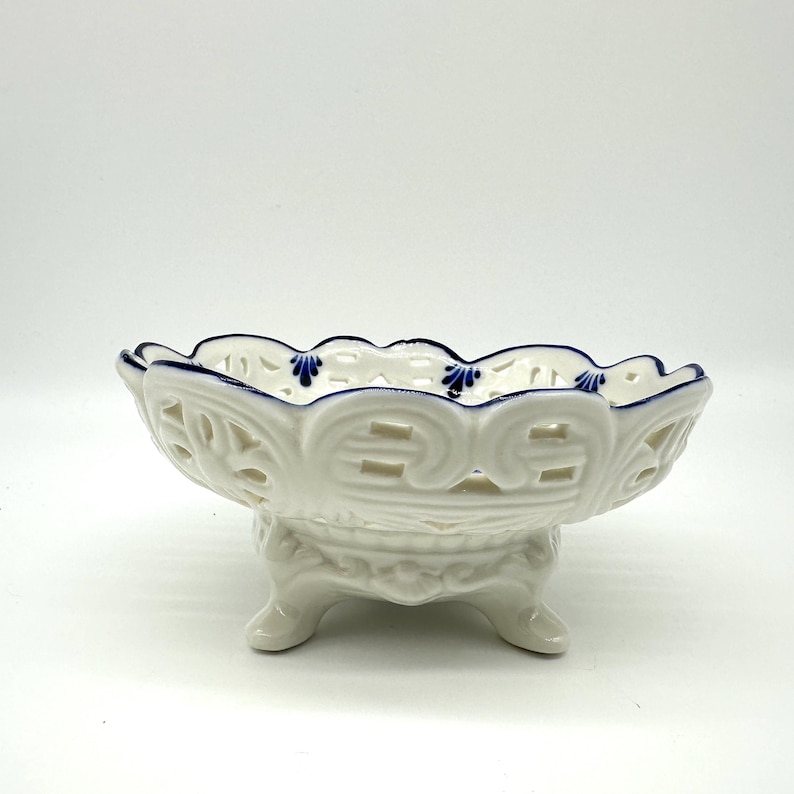 Vintage delft style porcelain bowl – blue & white reticulated footed dish, windmill scene, 16 cm image 3