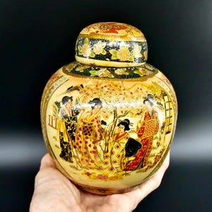 Vintage Chinese Ginger Jar – Hand-Painted Porcelain Lidded Vase, Mid-Century Decor