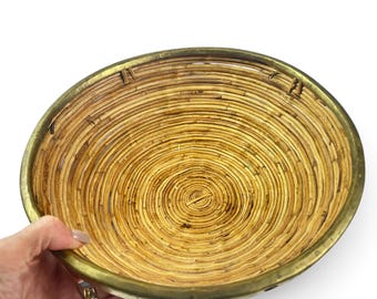 Vintage-Rattanschale, Korb mit Messingrand, rustikale Boho-Dekoration