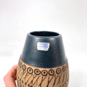 Steengoed vaas Lisa Larson, blauw glazuur, Gustavsberg Studio, jaren 60, Zweden afbeelding 5